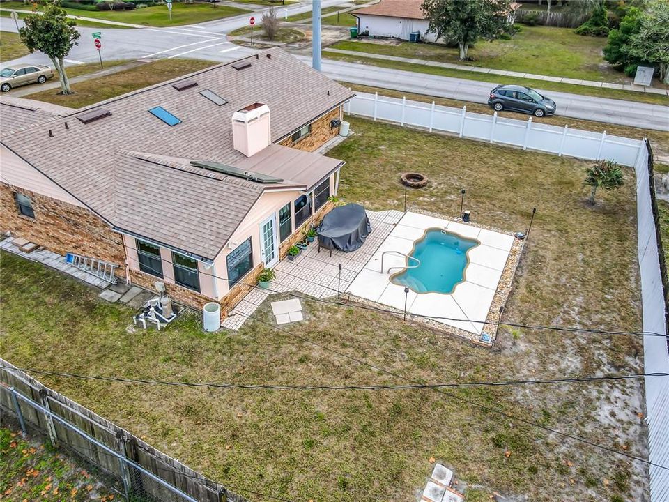 For Sale: $300,000 (3 beds, 2 baths, 1359 Square Feet)