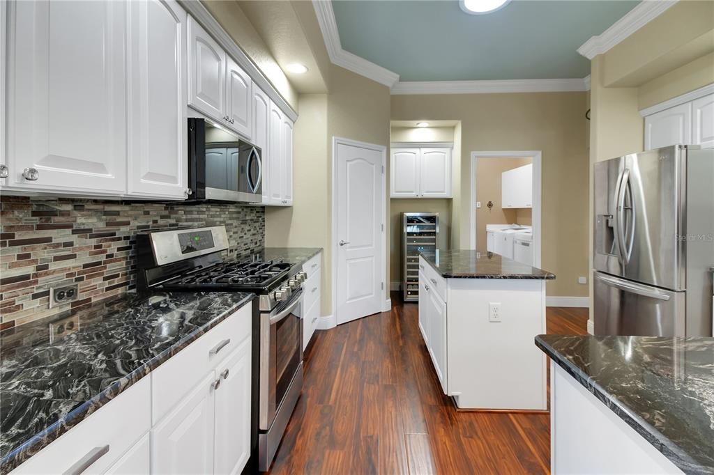 For Sale: $660,000 (3 beds, 2 baths, 2580 Square Feet)