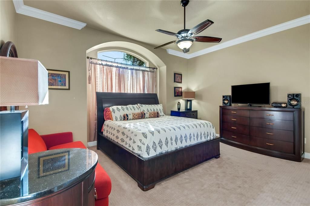 For Sale: $660,000 (3 beds, 2 baths, 2580 Square Feet)