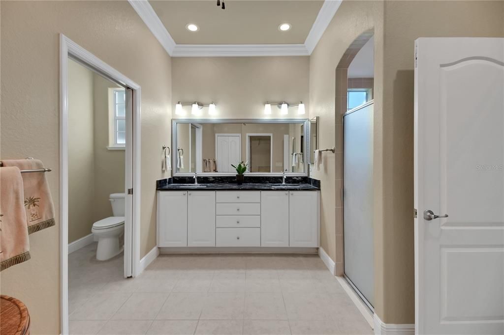 For Sale: $660,000 (3 beds, 2 baths, 2580 Square Feet)