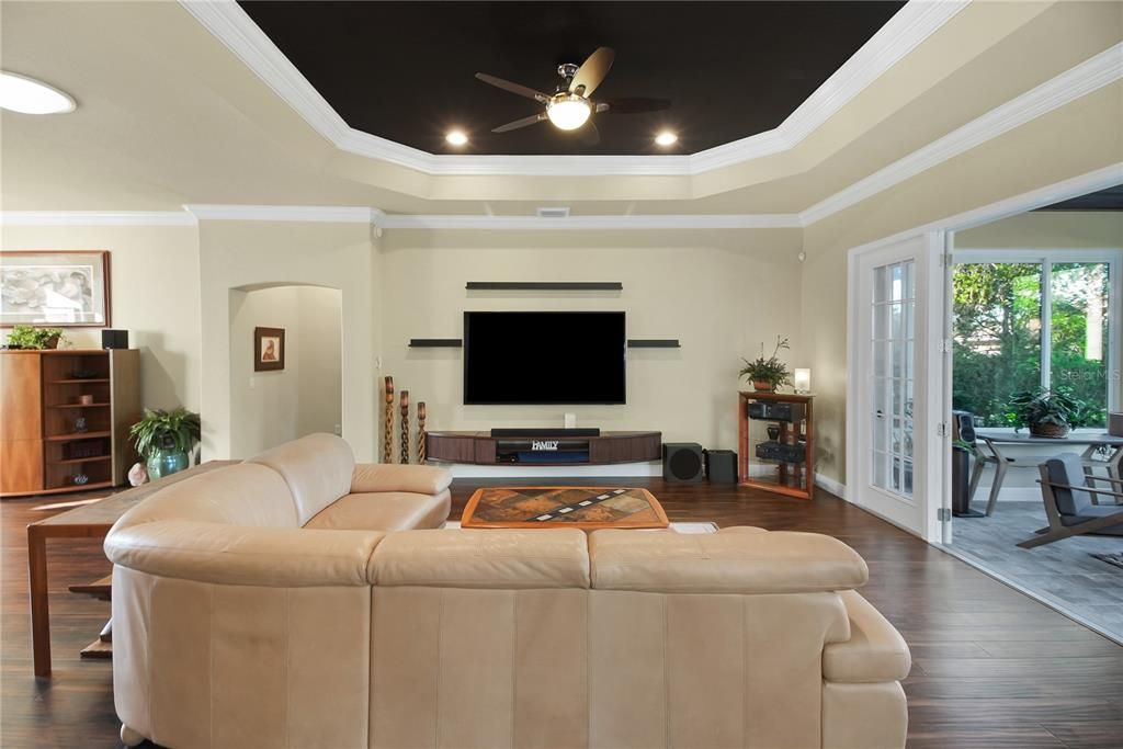 For Sale: $660,000 (3 beds, 2 baths, 2580 Square Feet)