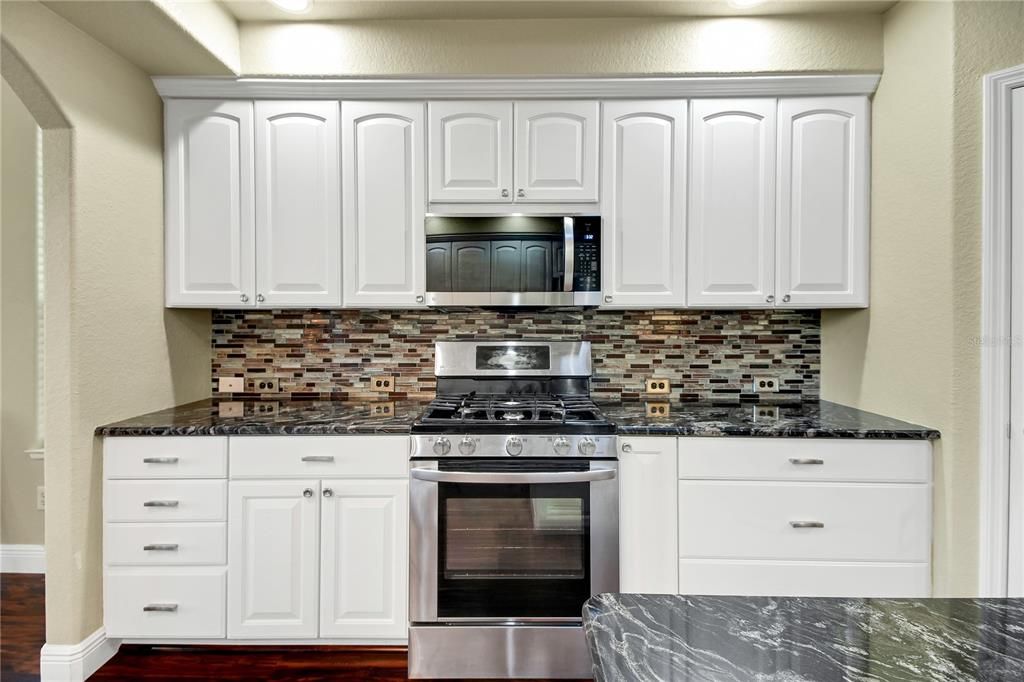 For Sale: $660,000 (3 beds, 2 baths, 2580 Square Feet)