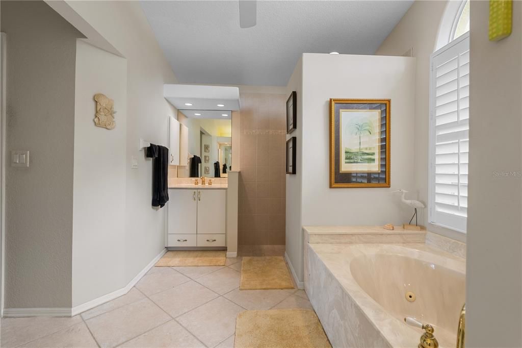 En Venta: $669,000 (3 camas, 2 baños, 2337 Pies cuadrados)