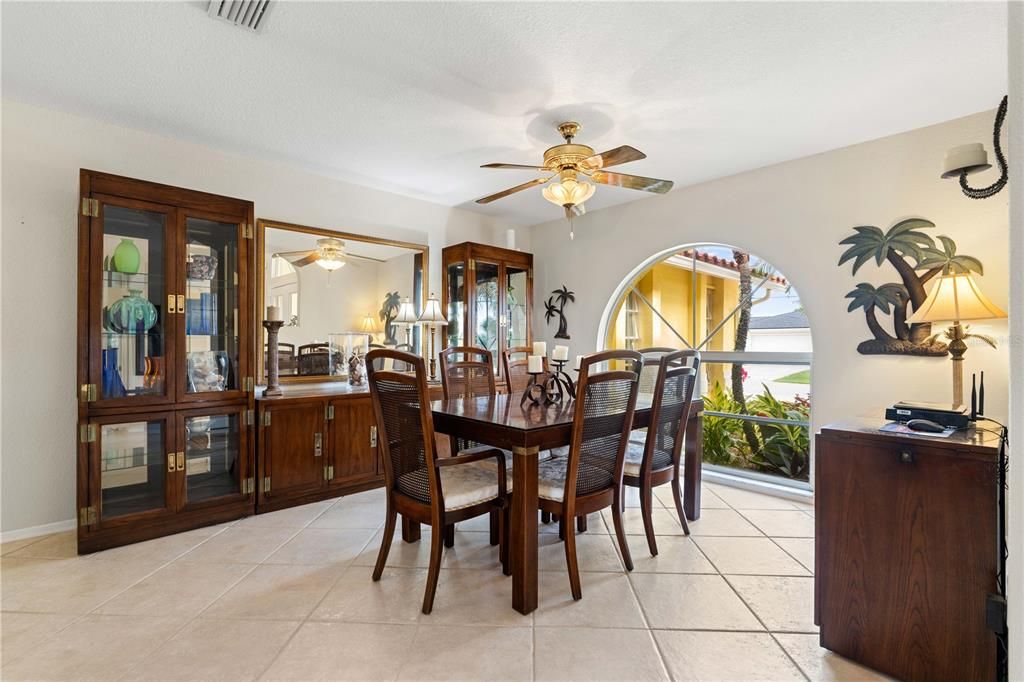 En Venta: $669,000 (3 camas, 2 baños, 2337 Pies cuadrados)