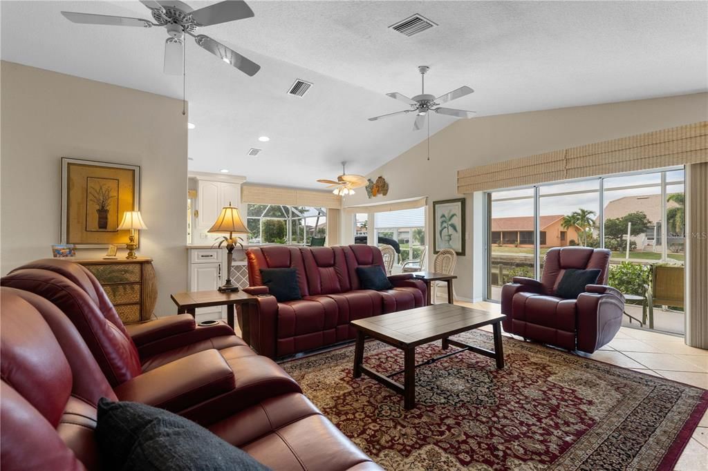 En Venta: $669,000 (3 camas, 2 baños, 2337 Pies cuadrados)