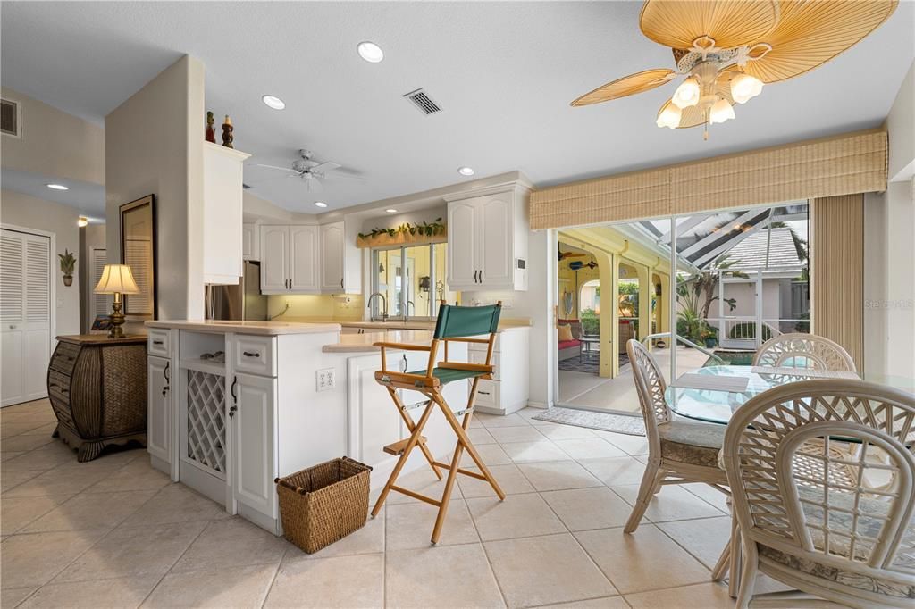 En Venta: $669,000 (3 camas, 2 baños, 2337 Pies cuadrados)