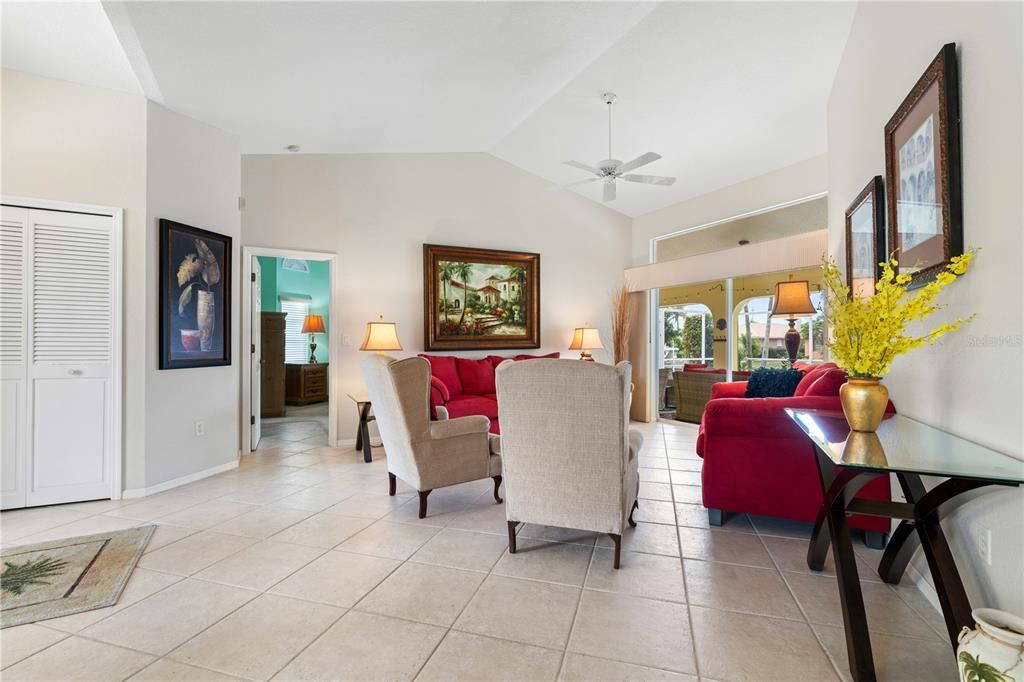 En Venta: $669,000 (3 camas, 2 baños, 2337 Pies cuadrados)