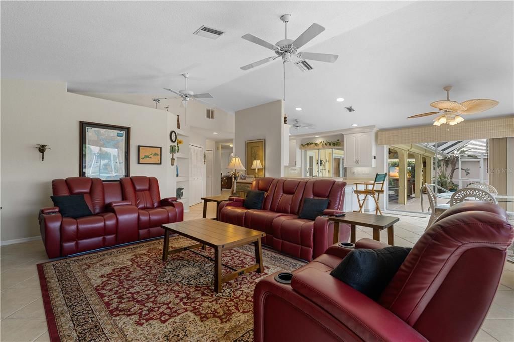 En Venta: $669,000 (3 camas, 2 baños, 2337 Pies cuadrados)