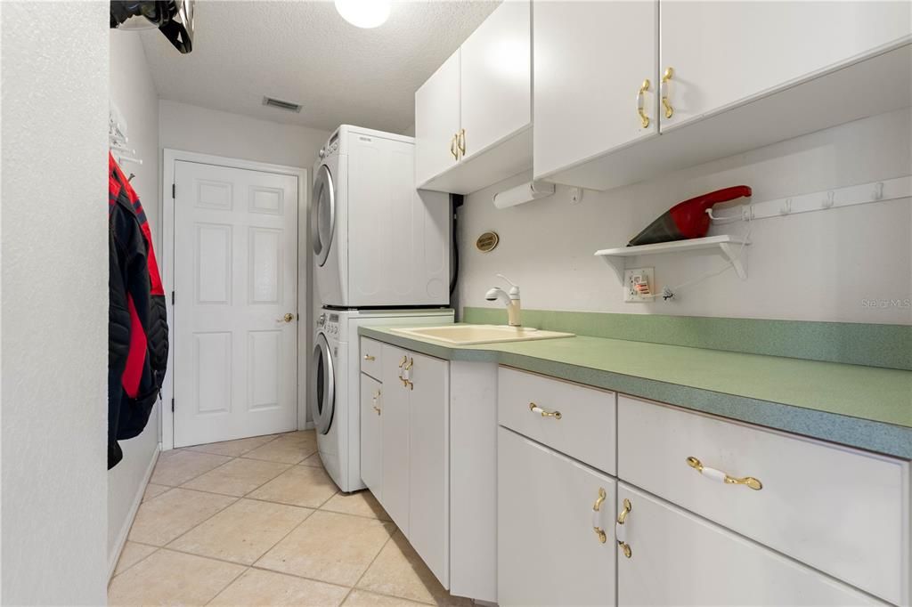 En Venta: $669,000 (3 camas, 2 baños, 2337 Pies cuadrados)