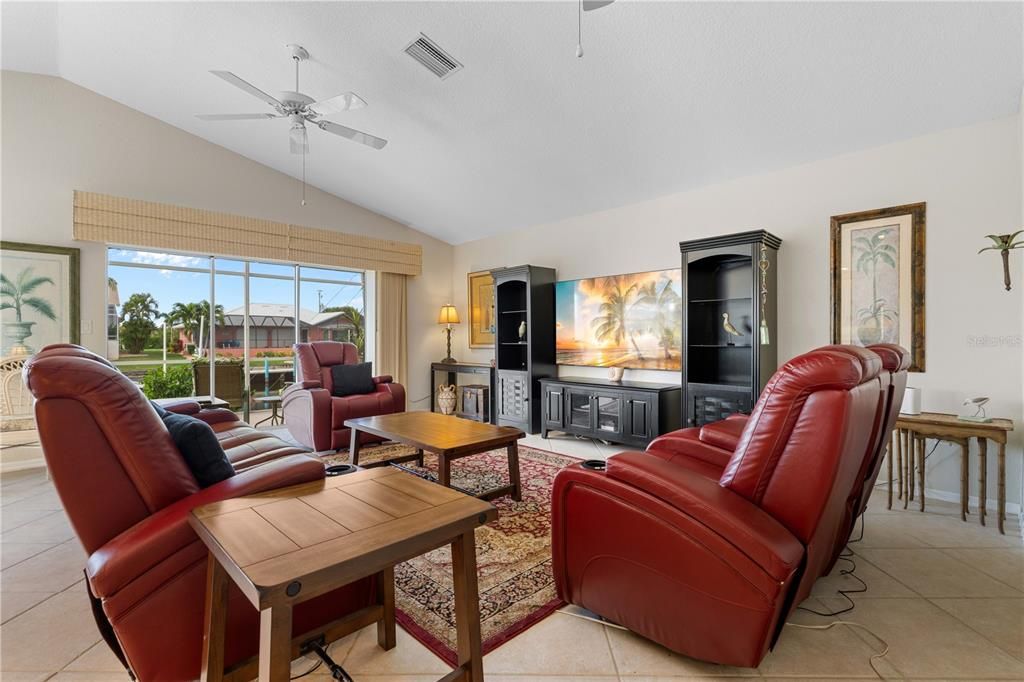 En Venta: $669,000 (3 camas, 2 baños, 2337 Pies cuadrados)