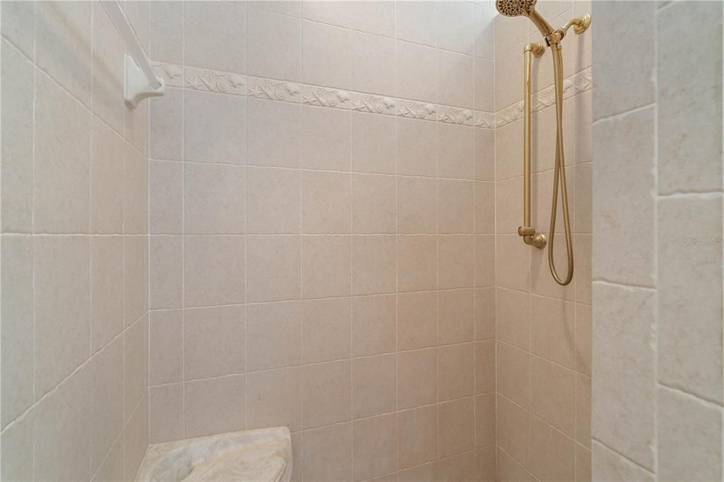 En Venta: $669,000 (3 camas, 2 baños, 2337 Pies cuadrados)