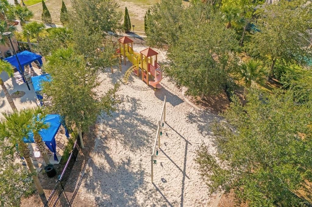 For Rent: $2,595 (4 beds, 2 baths, 1994 Square Feet)