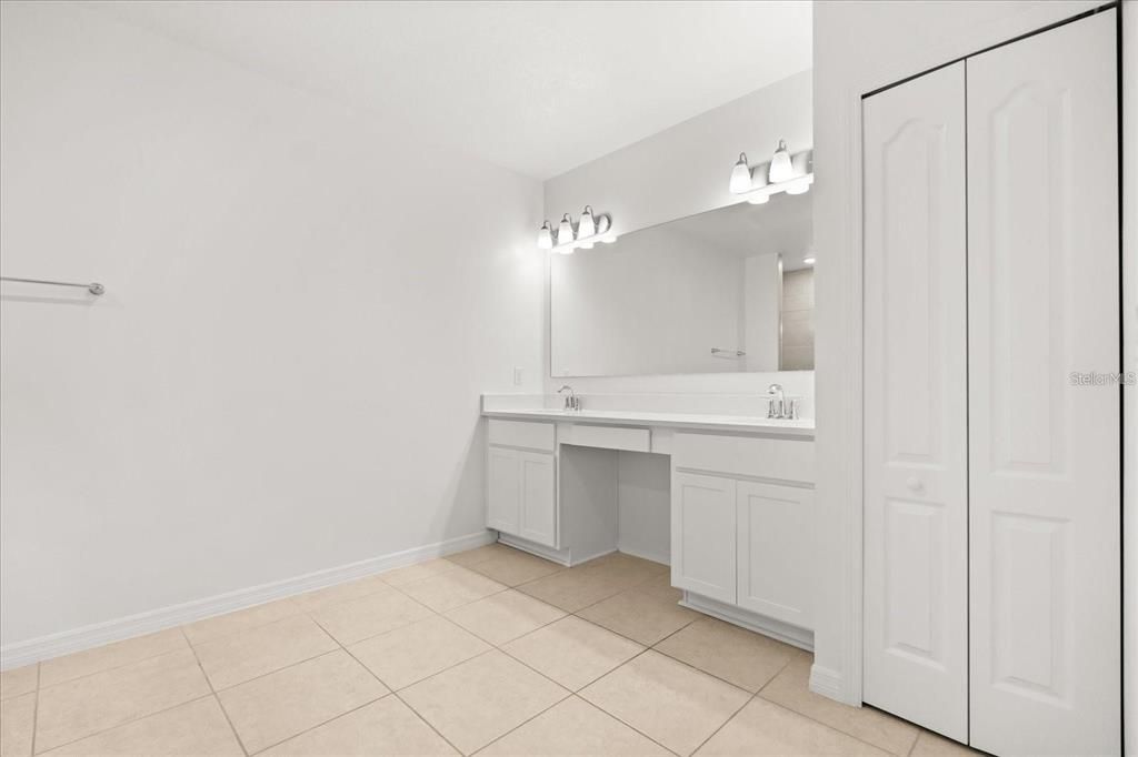 For Rent: $2,595 (4 beds, 2 baths, 1994 Square Feet)