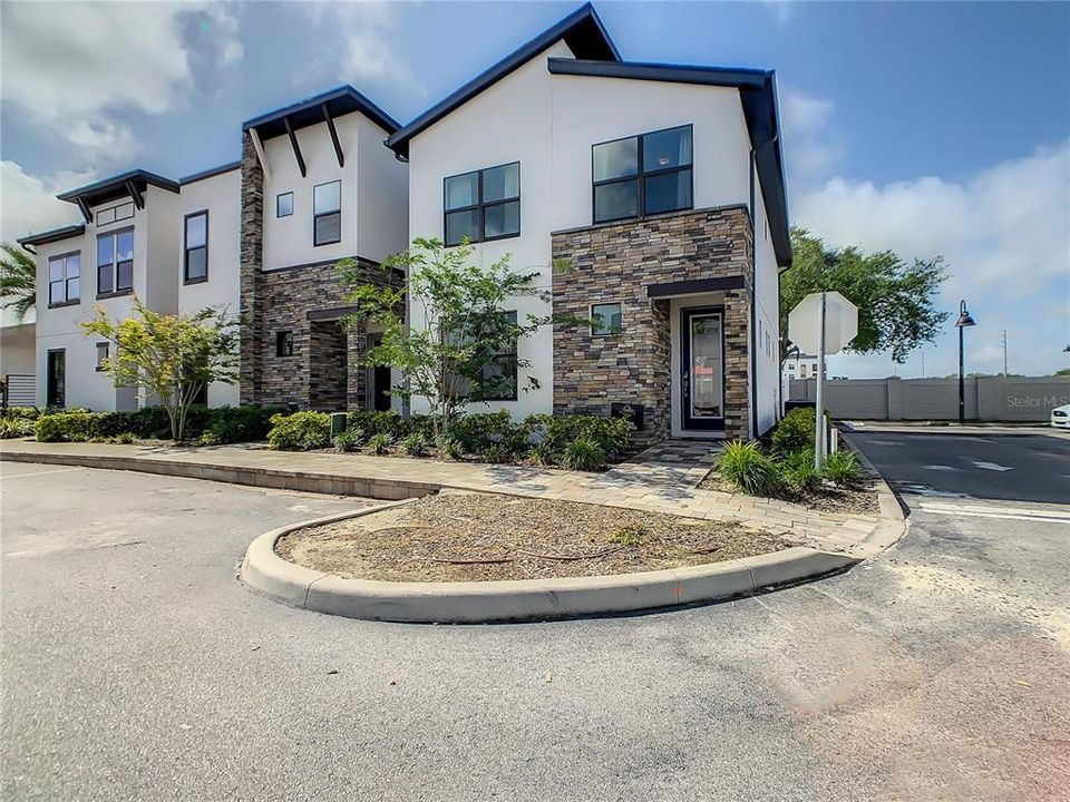 En Renta: $2,600 (4 camas, 3 baños, 1823 Pies cuadrados)