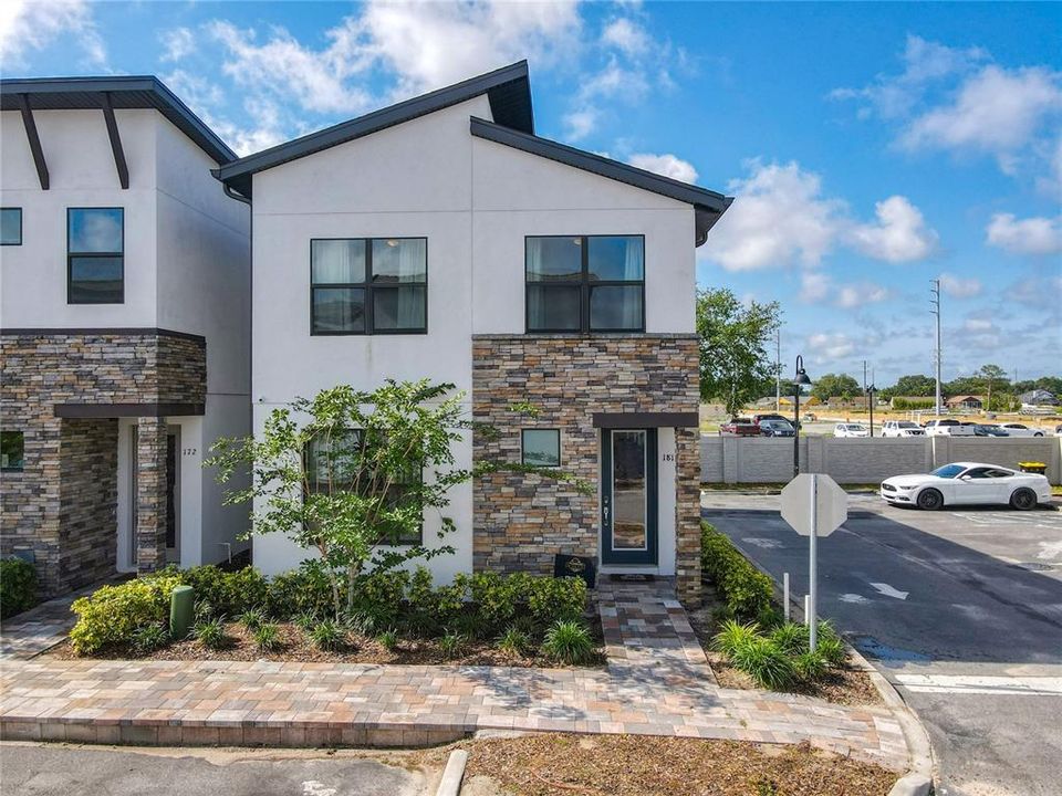 En Renta: $2,600 (4 camas, 3 baños, 1823 Pies cuadrados)