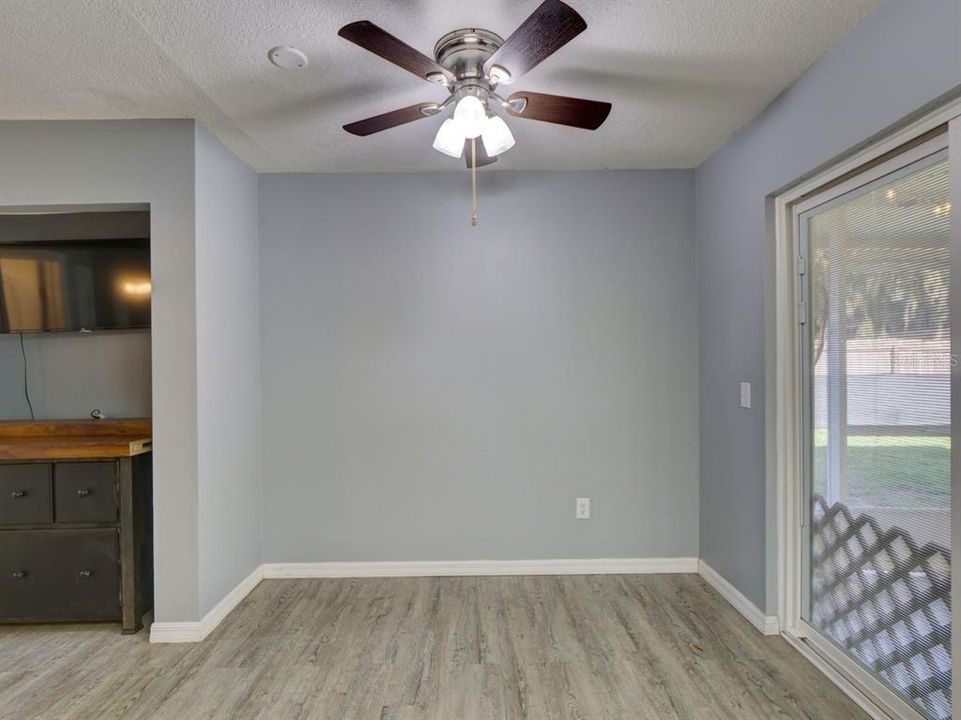 待售: $285,000 (3 贝兹, 2 浴室, 1548 平方英尺)