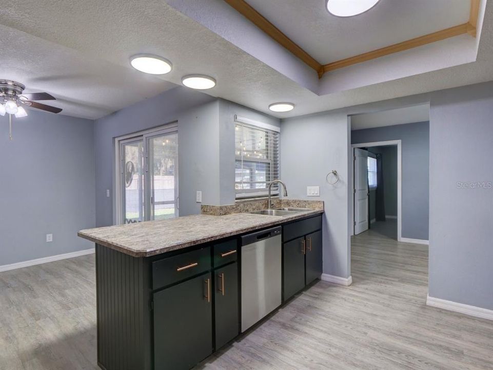 待售: $285,000 (3 贝兹, 2 浴室, 1548 平方英尺)