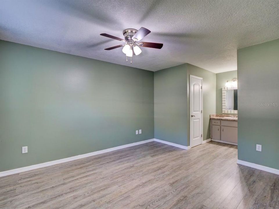 待售: $285,000 (3 贝兹, 2 浴室, 1548 平方英尺)