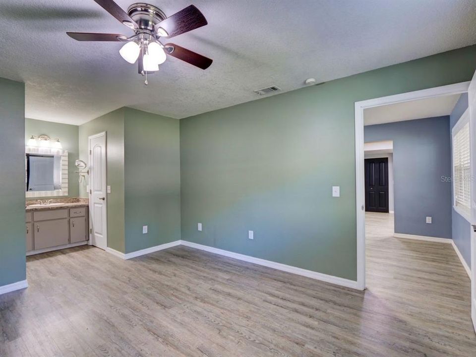 待售: $285,000 (3 贝兹, 2 浴室, 1548 平方英尺)