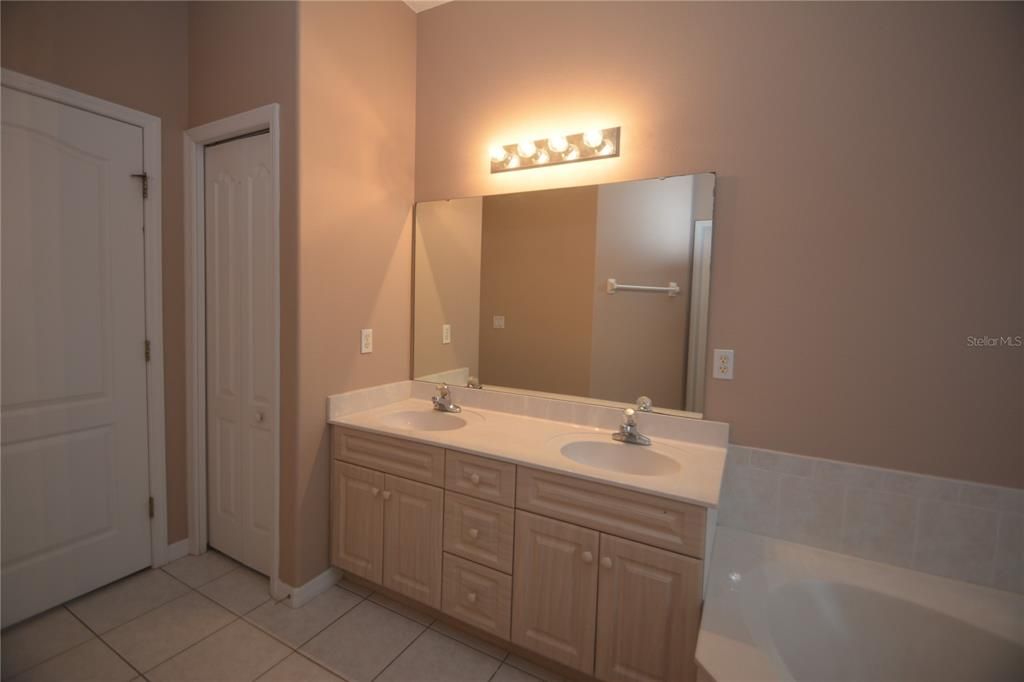 En Renta: $2,200 (4 camas, 2 baños, 2198 Pies cuadrados)