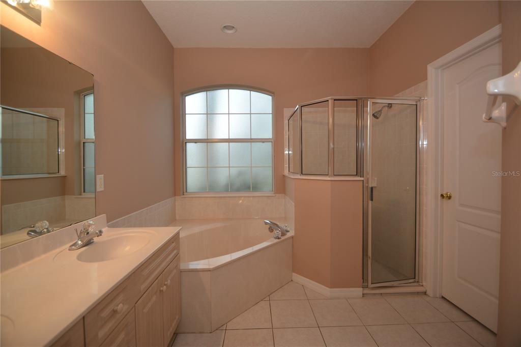 En Renta: $2,200 (4 camas, 2 baños, 2198 Pies cuadrados)