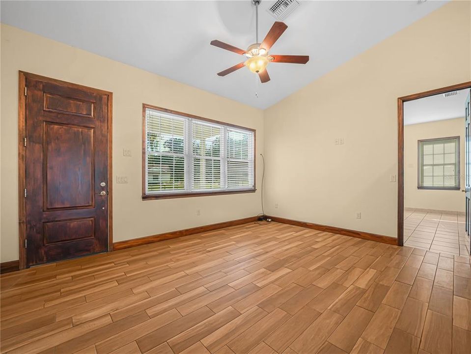 En Renta: $2,500 (4 camas, 2 baños, 1680 Pies cuadrados)