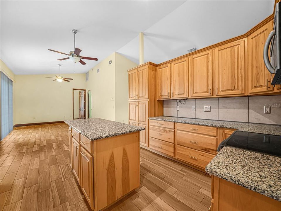 En Renta: $2,500 (4 camas, 2 baños, 1680 Pies cuadrados)