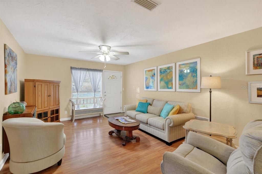 待售: $624,900 (3 贝兹, 2 浴室, 1313 平方英尺)