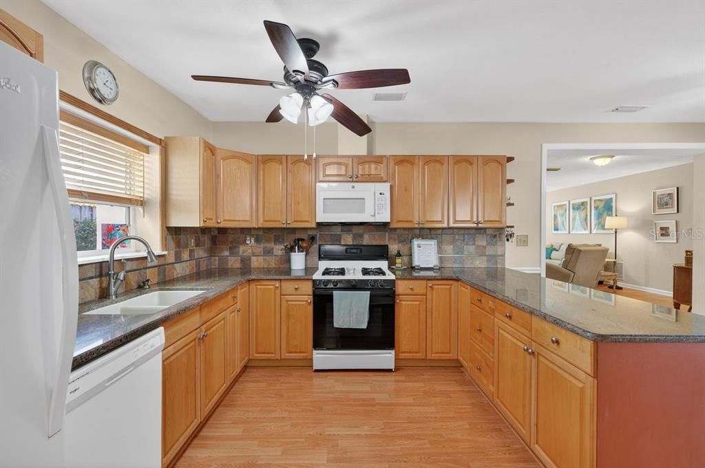 待售: $624,900 (3 贝兹, 2 浴室, 1313 平方英尺)