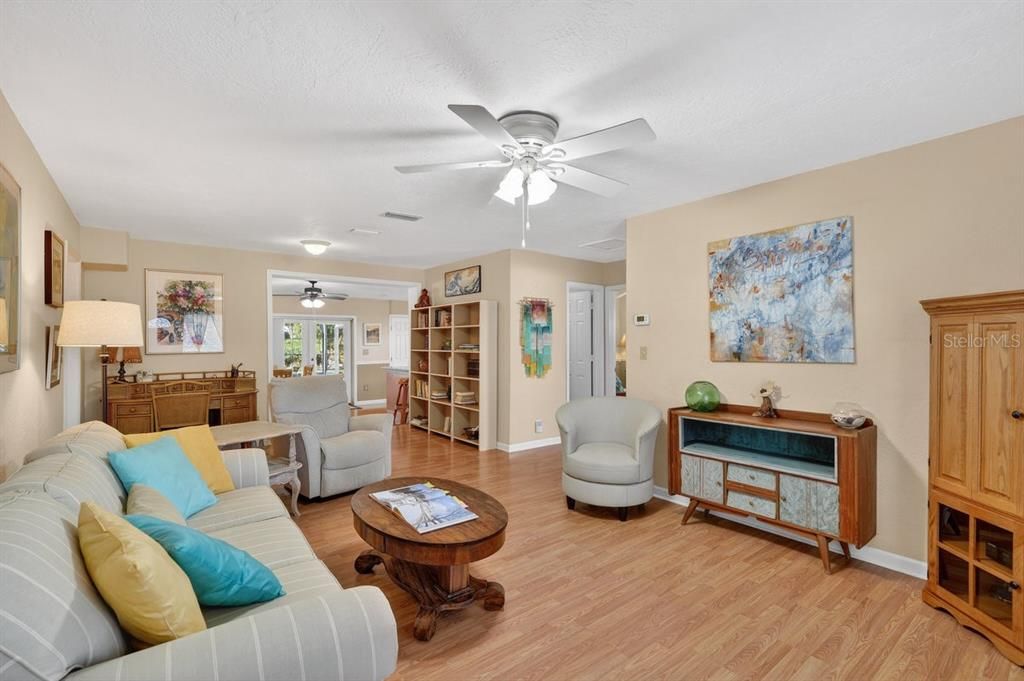 待售: $624,900 (3 贝兹, 2 浴室, 1313 平方英尺)