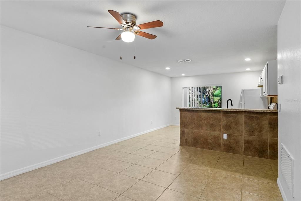 出租: $1,800 (3 贝兹, 2 浴室, 1020 平方英尺)