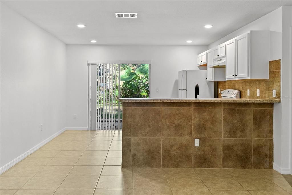 出租: $1,800 (3 贝兹, 2 浴室, 1020 平方英尺)