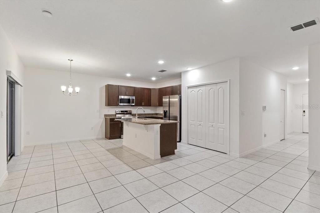 На продажу: $299,995 (3 спален, 2 ванн, 1445 Квадратных фут)