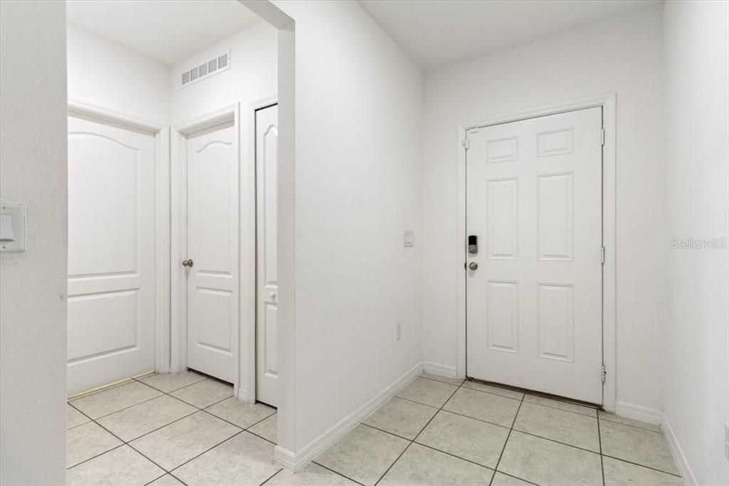 На продажу: $299,995 (3 спален, 2 ванн, 1445 Квадратных фут)