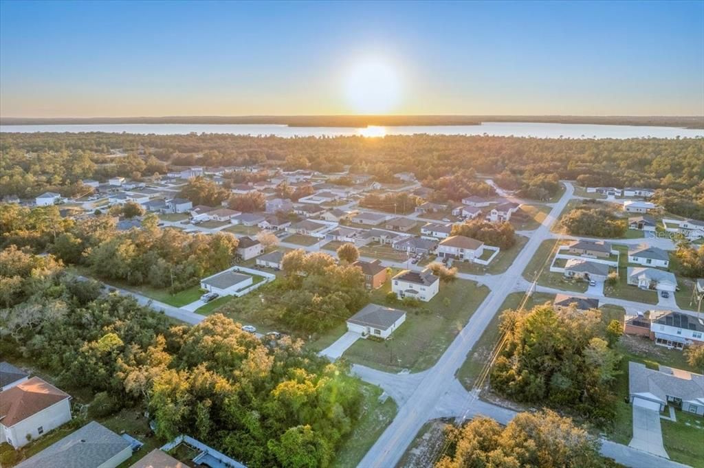 На продажу: $299,995 (3 спален, 2 ванн, 1445 Квадратных фут)