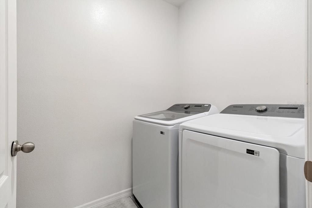 На продажу: $299,995 (3 спален, 2 ванн, 1445 Квадратных фут)