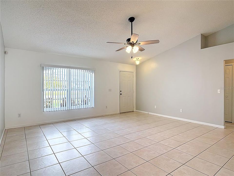 For Rent: $2,200 (3 beds, 2 baths, 1214 Square Feet)