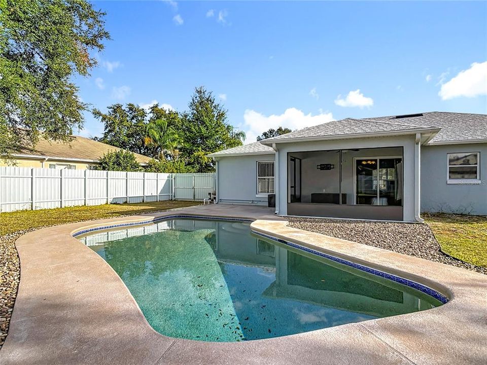 For Rent: $2,200 (3 beds, 2 baths, 1214 Square Feet)