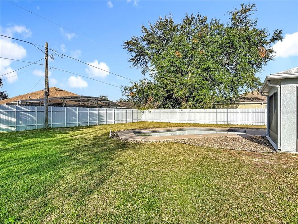 For Rent: $2,200 (3 beds, 2 baths, 1214 Square Feet)