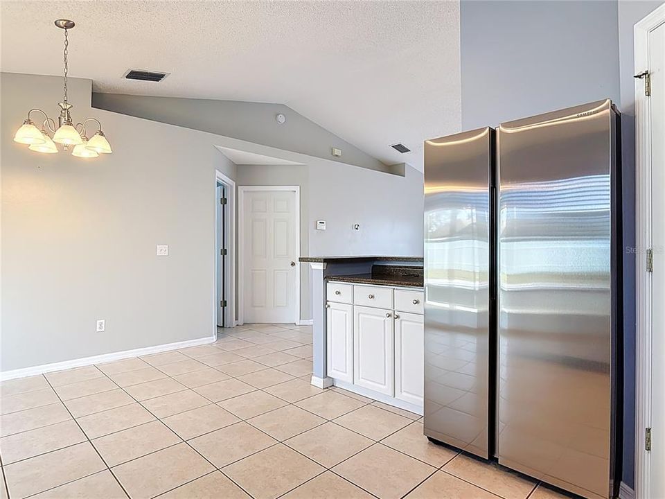 For Rent: $2,200 (3 beds, 2 baths, 1214 Square Feet)