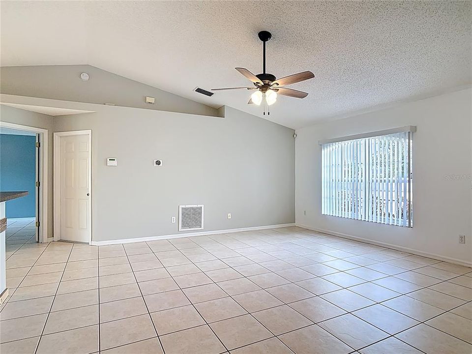 For Rent: $2,200 (3 beds, 2 baths, 1214 Square Feet)