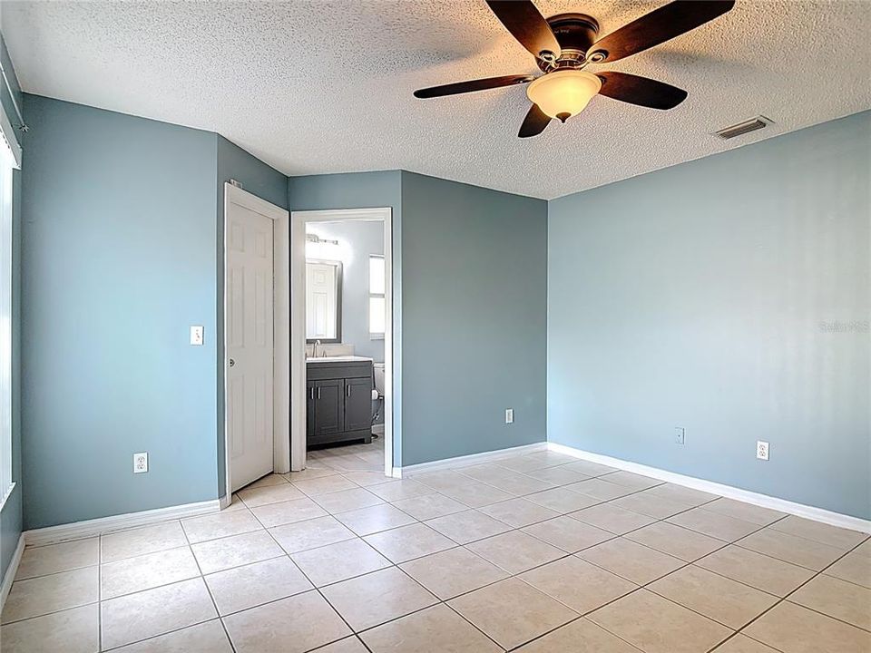 For Rent: $2,200 (3 beds, 2 baths, 1214 Square Feet)