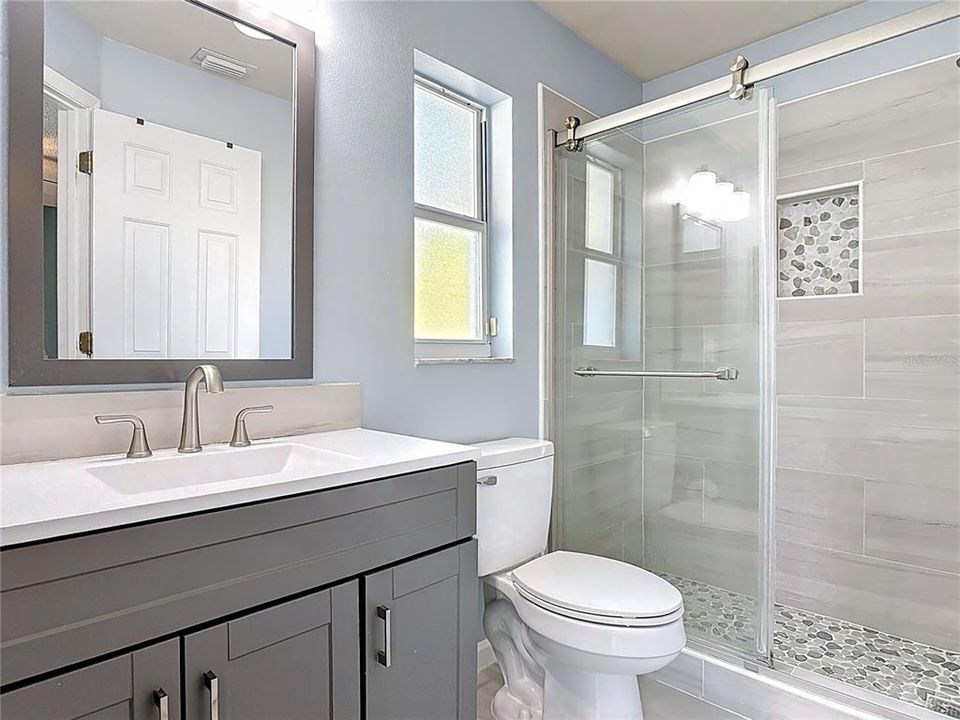 For Rent: $2,200 (3 beds, 2 baths, 1214 Square Feet)