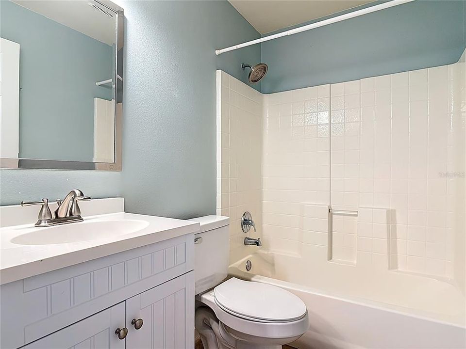 For Rent: $2,200 (3 beds, 2 baths, 1214 Square Feet)