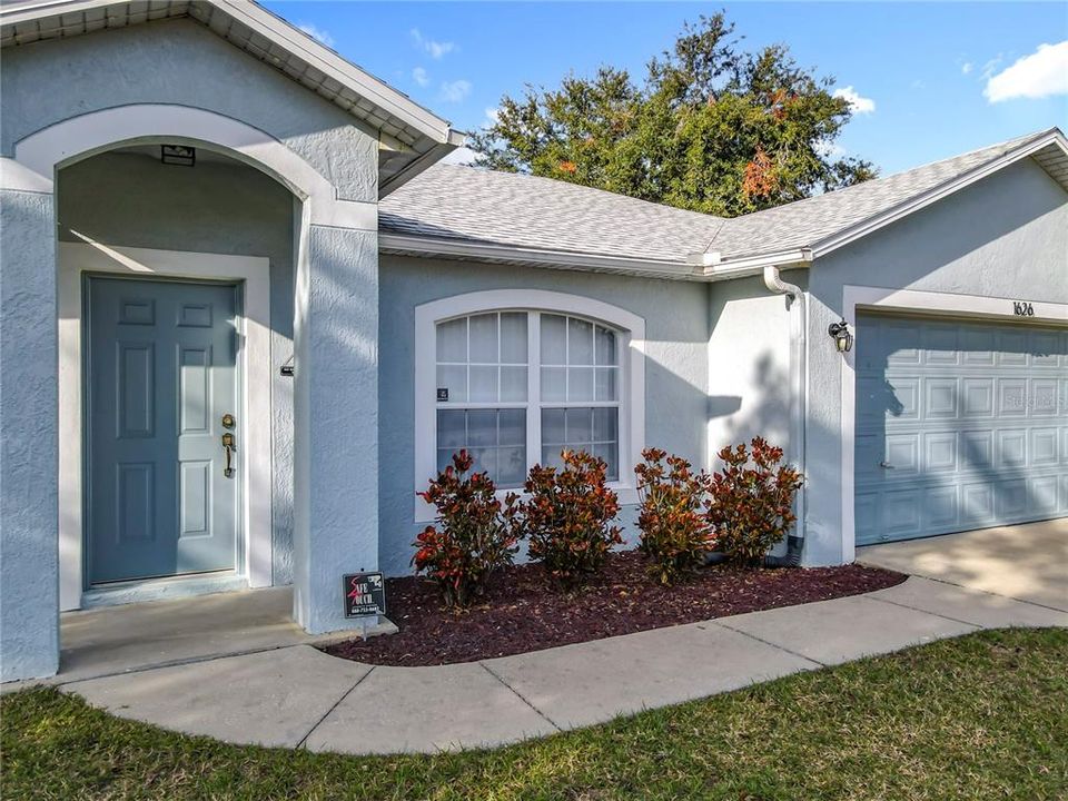 For Rent: $2,200 (3 beds, 2 baths, 1214 Square Feet)