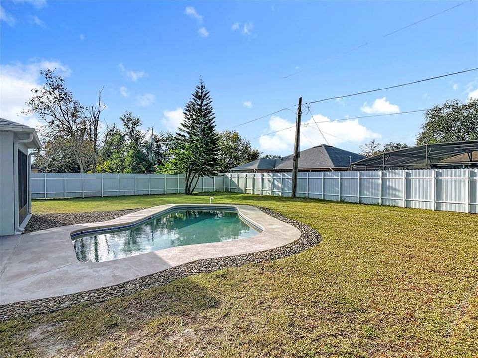 For Rent: $2,200 (3 beds, 2 baths, 1214 Square Feet)