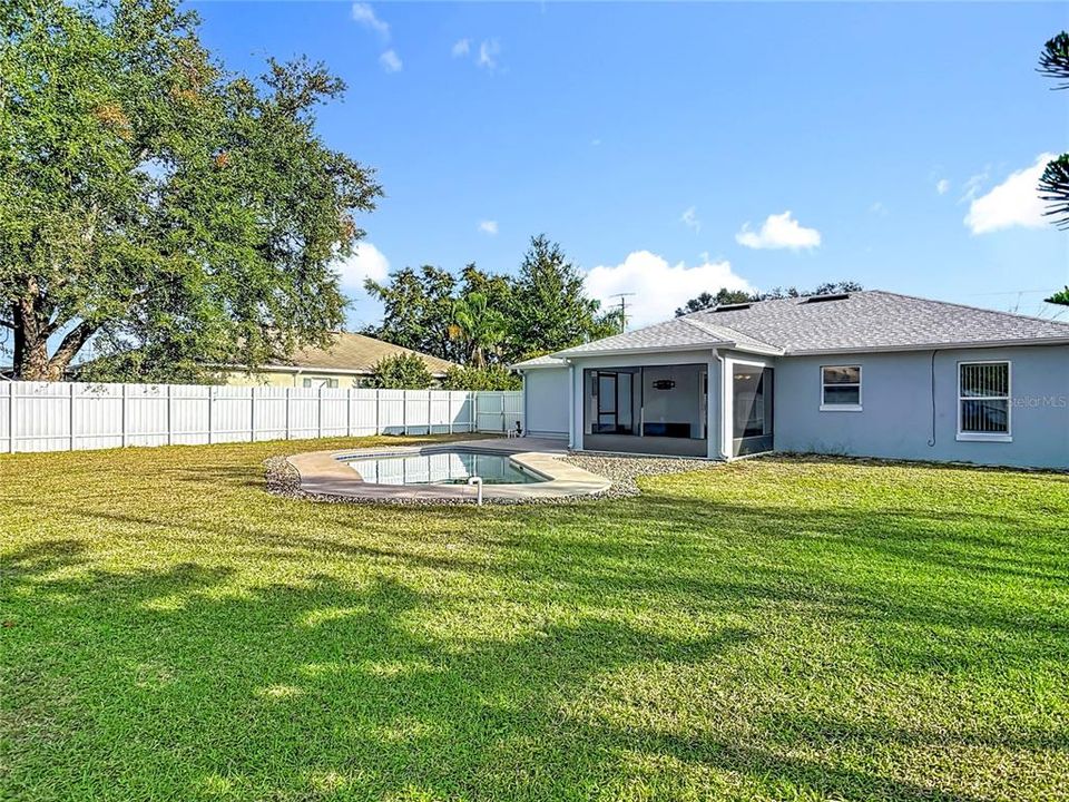 For Rent: $2,200 (3 beds, 2 baths, 1214 Square Feet)