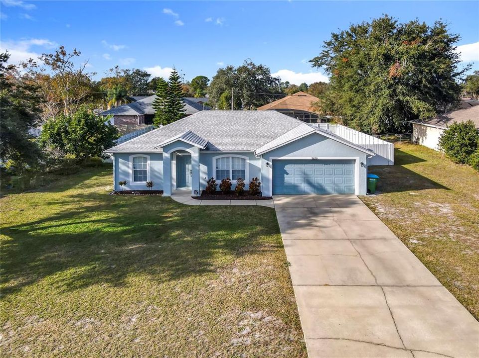 For Rent: $2,200 (3 beds, 2 baths, 1214 Square Feet)