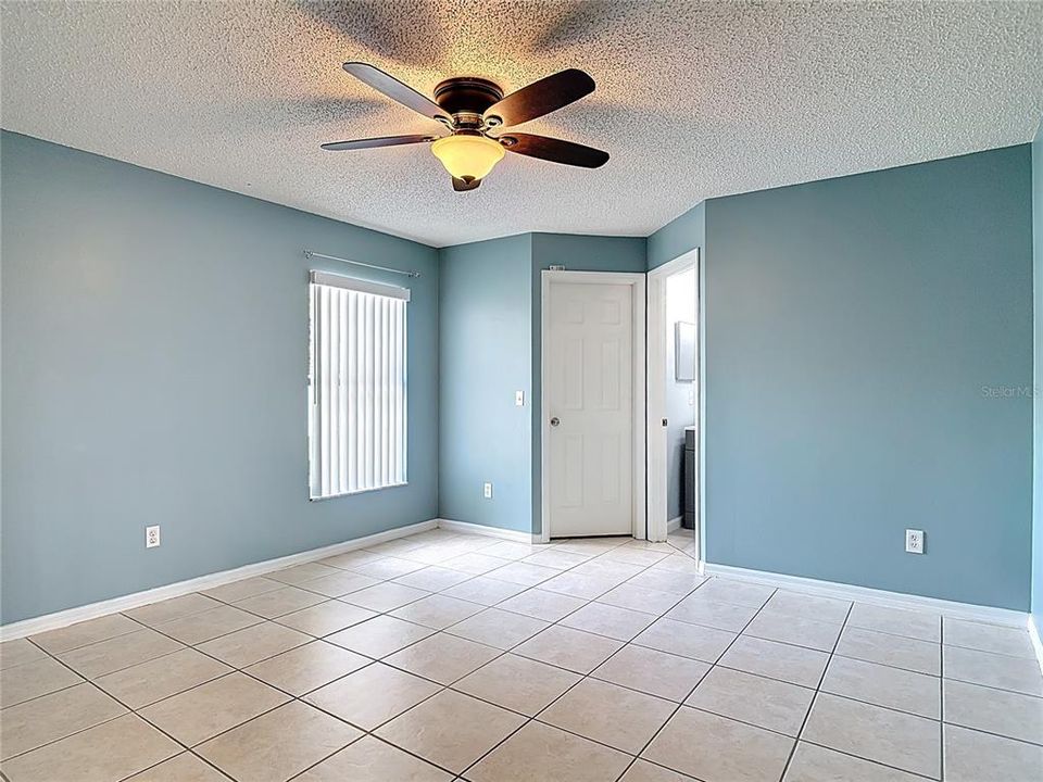 For Rent: $2,200 (3 beds, 2 baths, 1214 Square Feet)