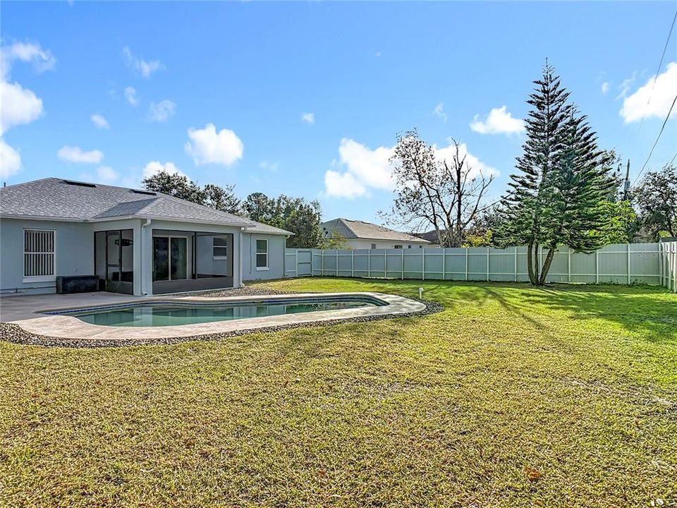 For Rent: $2,200 (3 beds, 2 baths, 1214 Square Feet)